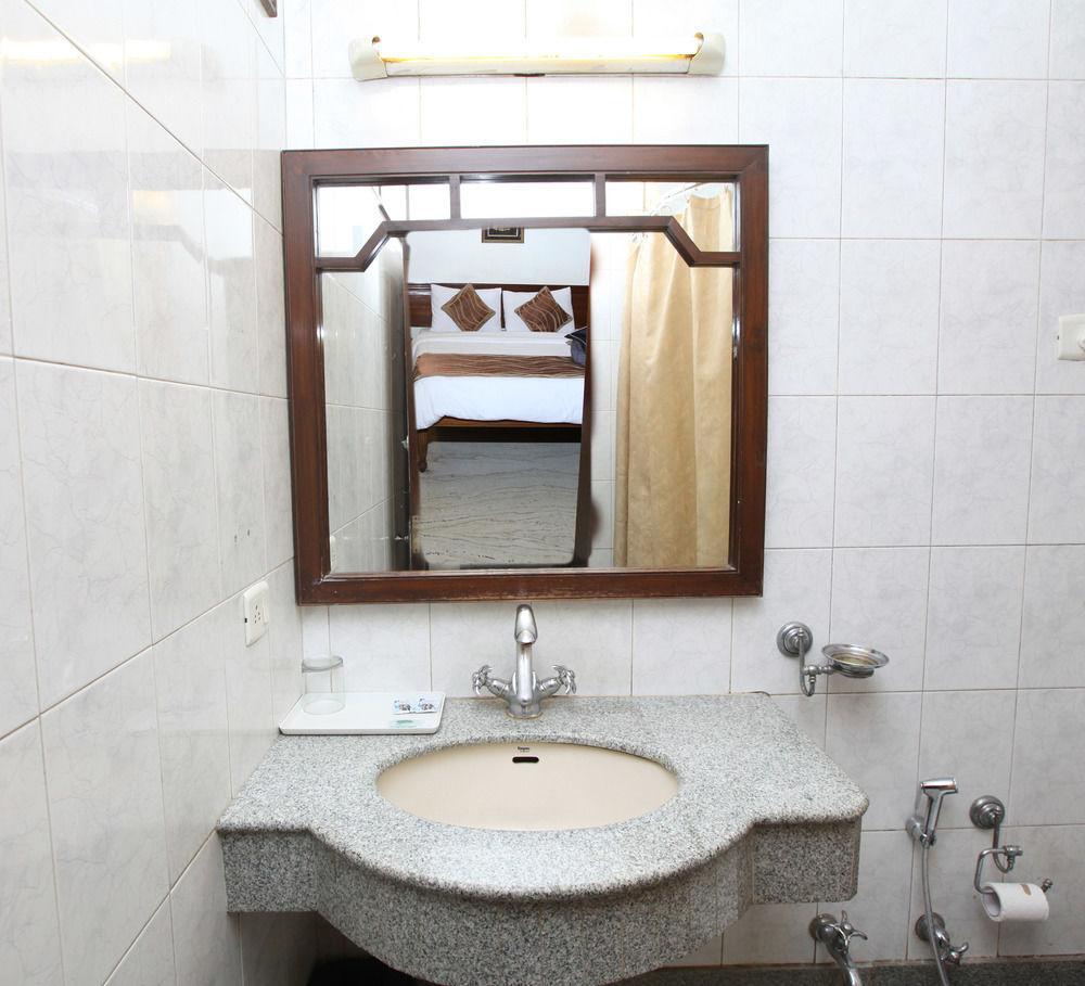 Fabhotel Lord Inn New Delhi Exterior photo